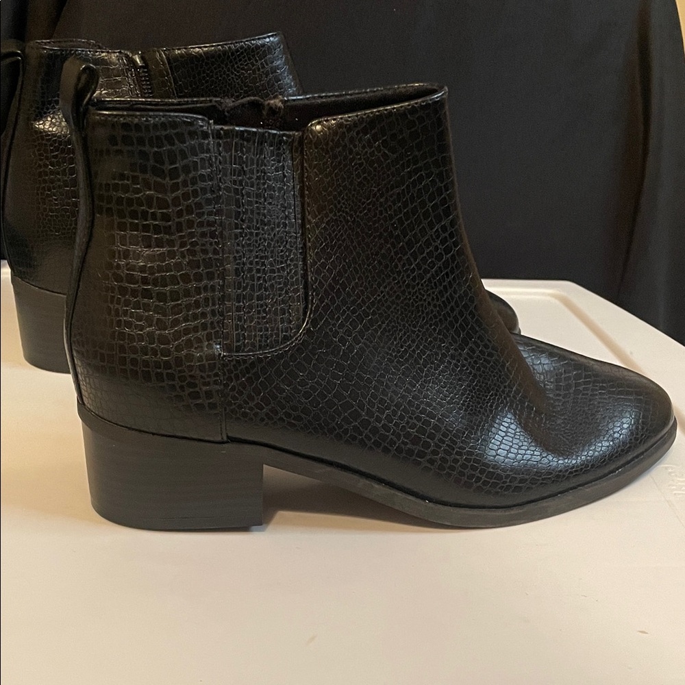 Old Navy Black Textured Ankle Boots